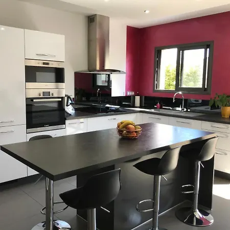Cosy Avec Piscine Villa